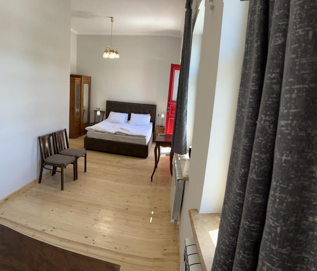Toon 55 Hotel Гюмри Екстериор снимка