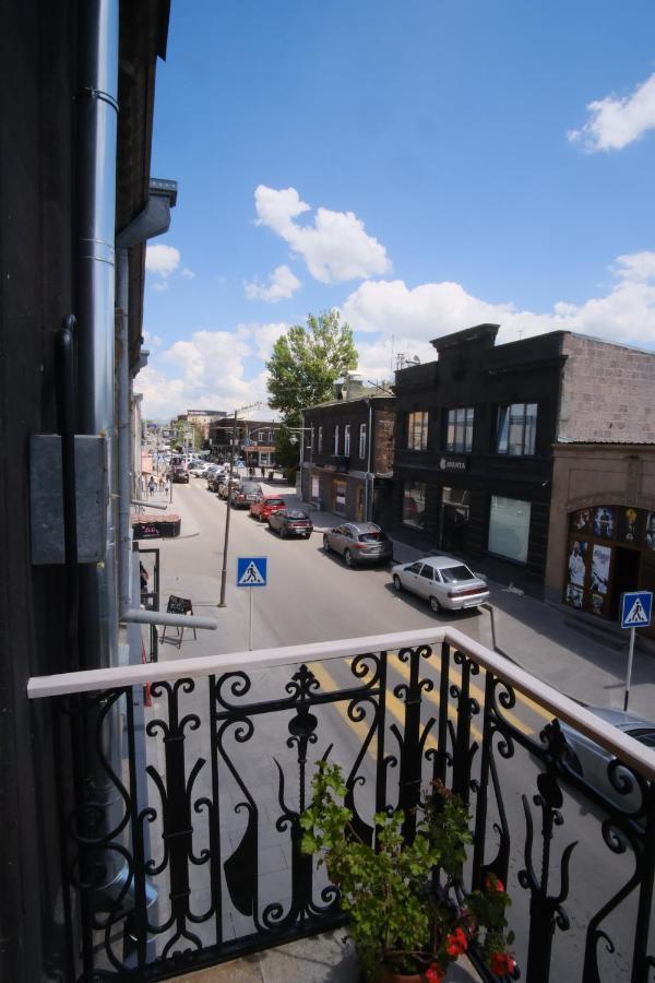 Toon 55 Hotel Гюмри Екстериор снимка